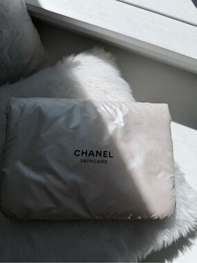 CHANEL Skincare Quilted Pouch in Light Cream